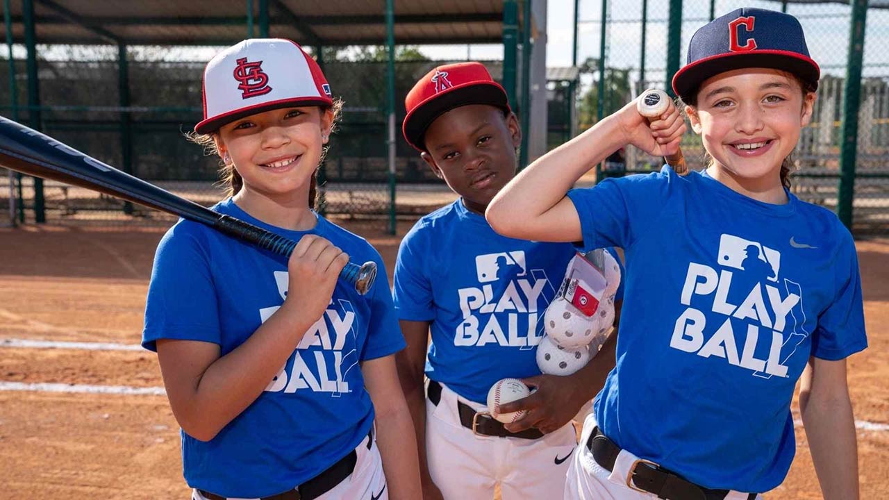 What’s the Difference Between Baseball and Softball? MOJO Sports