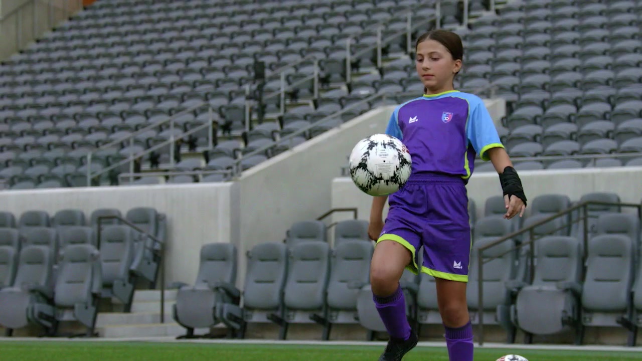 Soccer Skills 101 How to Receive the Ball With Your Thigh MOJO Sports